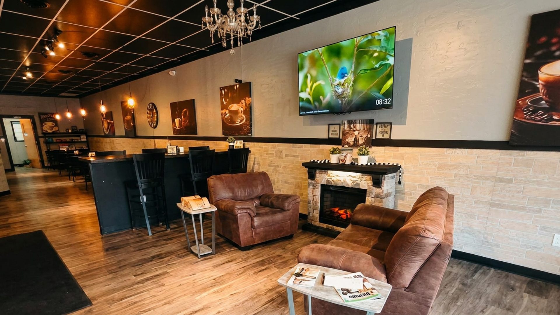 Leather chairs, a fireplace, and free Wi-Fi