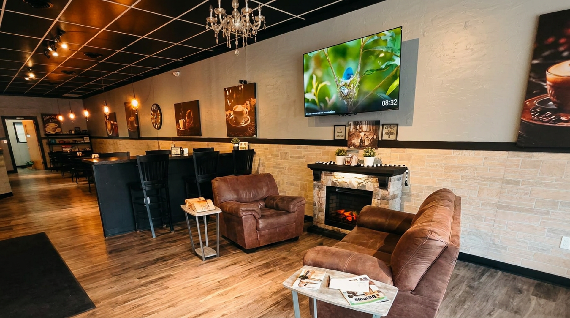 Leather chairs, a fireplace, and free Wi-Fi